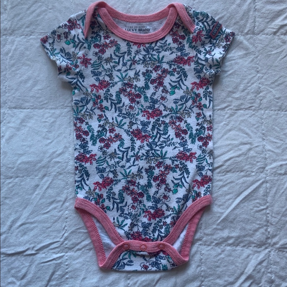 🍓3/$10 Lucky Brand Floral Baby Onesie with Pink Accents size 3-6m
